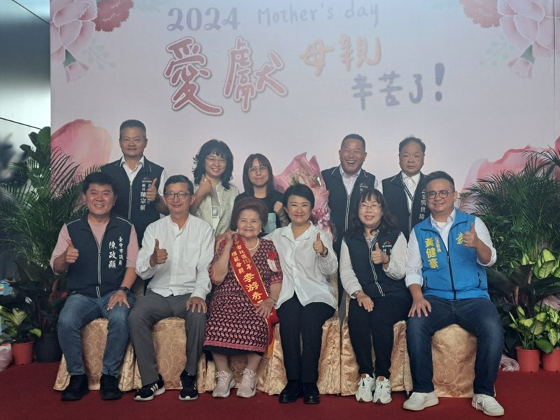 LINE_ALBUM_1130504模範母親與市長有約_240506_14