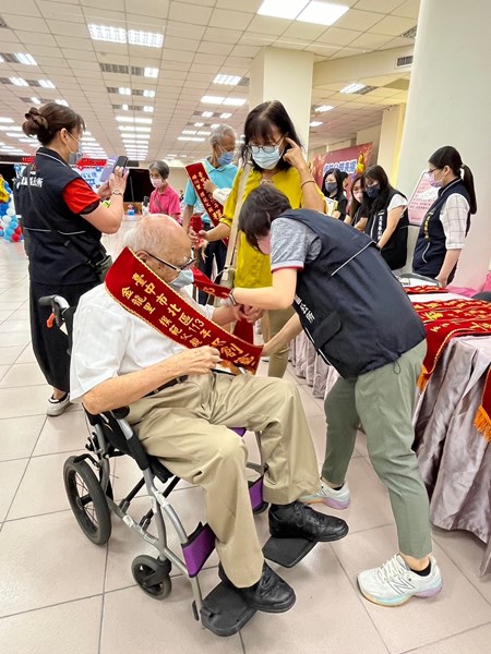 LINE_ALBUM_1130803慶祝父親節暨模範父親表揚_240812_10