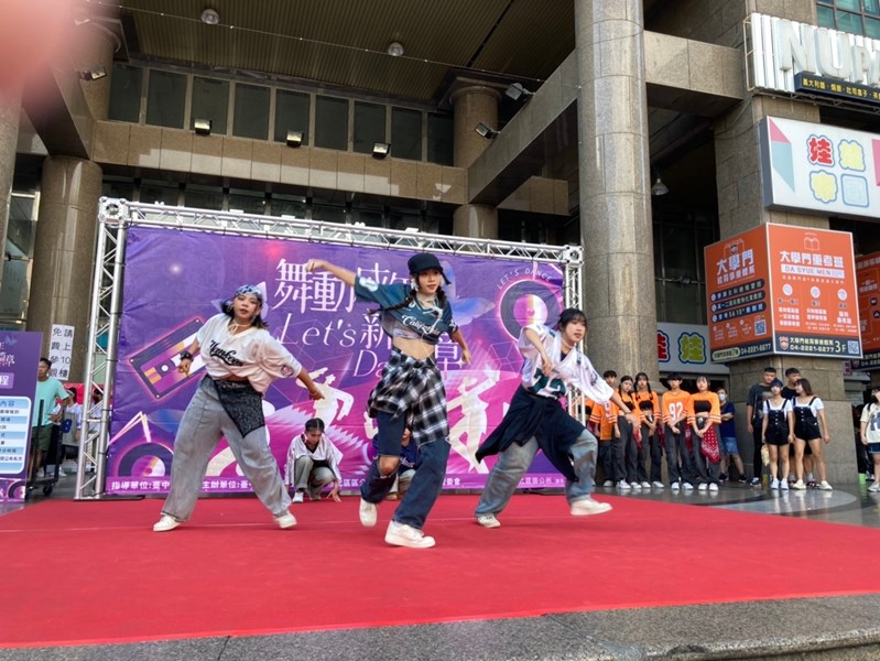 LINE_ALBUM_舞動成年新篇章_241104_15